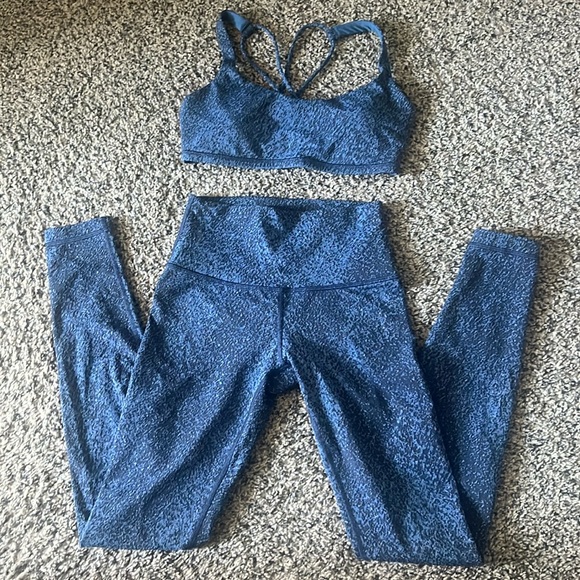 lululemon athletica Pants - Lululemon Blue Workout Set Leggings and Sports Bra Size Small 4 6